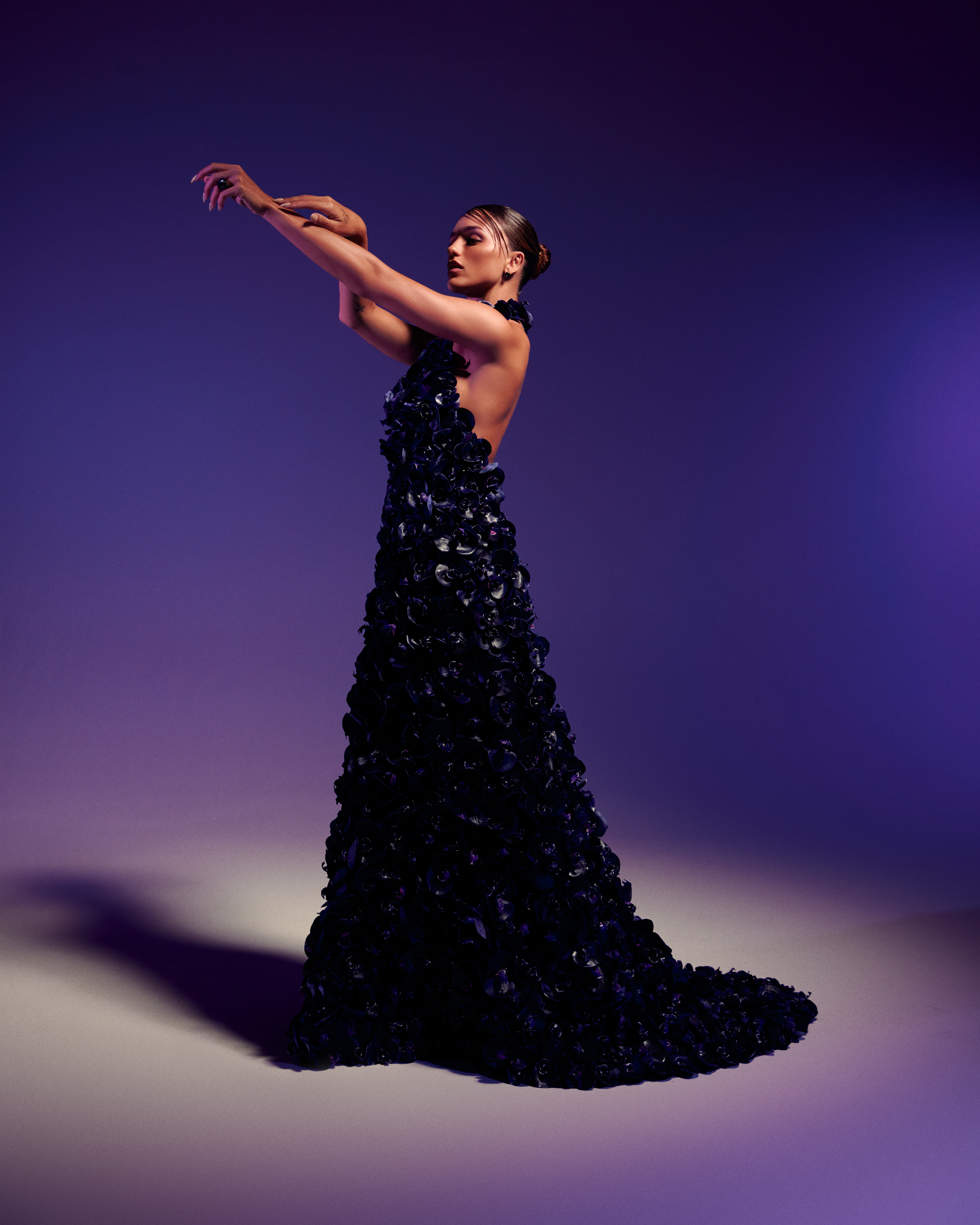 Rafa Kalimann usa vestido exclusivo com mais de 1.600 orquídeas negras em 3D em ensaio fotográfico - Rafa Kalimann usa vestido exclusivo com mais de 1.600 orquídeas negras em 3D em ensaio fotográfico 